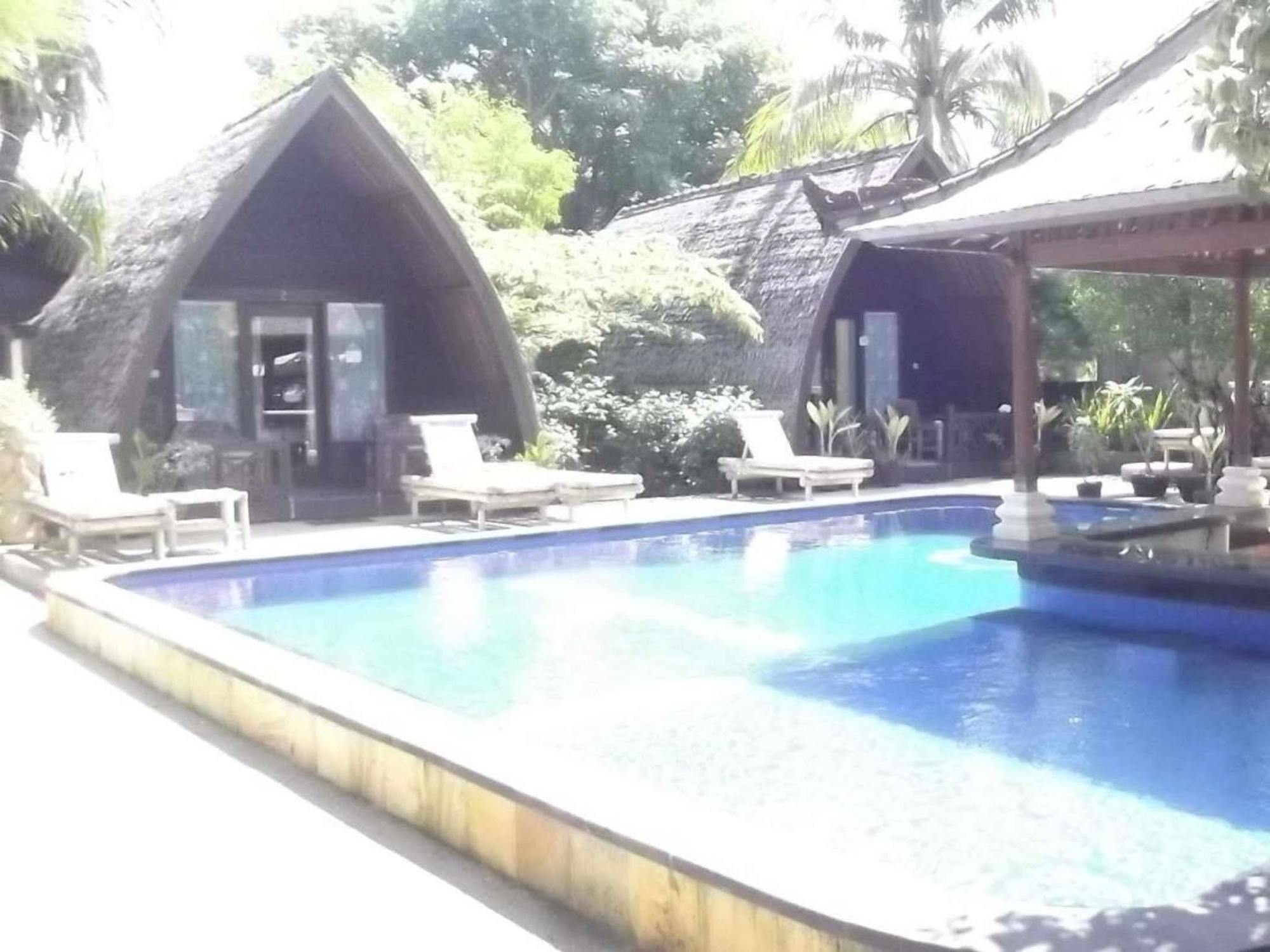 Coral Beach II Guest House Gili Trawangan Exterior photo